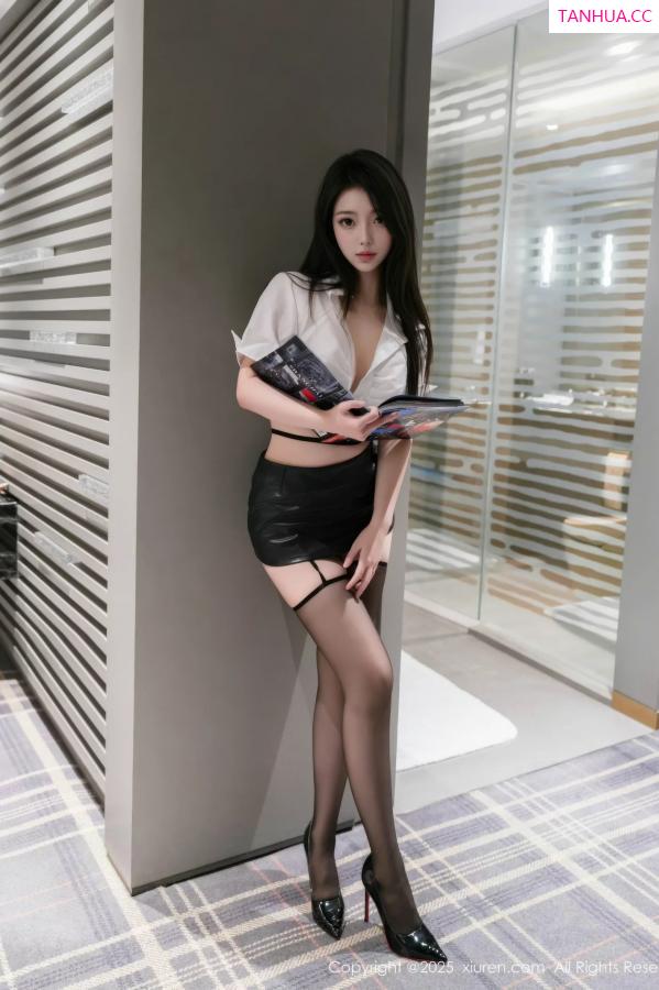   [XiuRen]高清写真图 2025.08.20 No.10669 烧烧小桃 性感OL第47张图片
